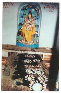 vaaman When Goursundar's body scorching in viraha, fell on this stone, it melted. The pits are filled with milk and worshipped with petals.