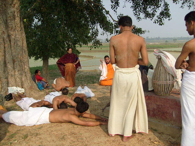Here, grab some raj from his back !!! 