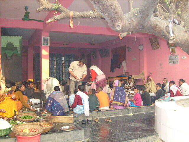 Prasadam in Premtoli