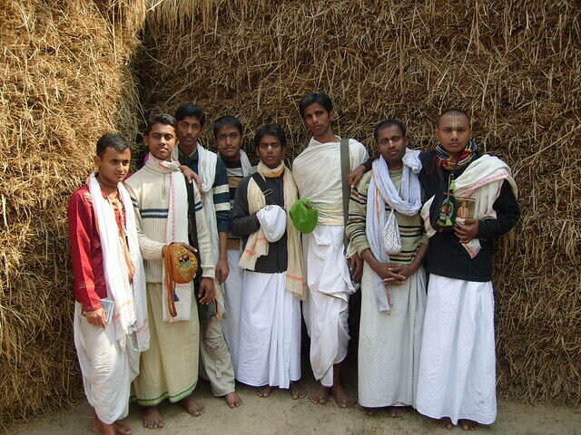 Dhaner Gola - Piled up paddy hay was a common sight in our Nabadweep home too. 